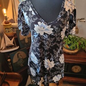 Elegant Black and White Floral V-Neck Tee